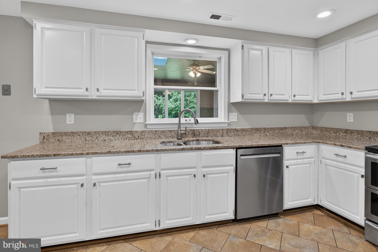 10914 Shadow Ln Property Photo 11