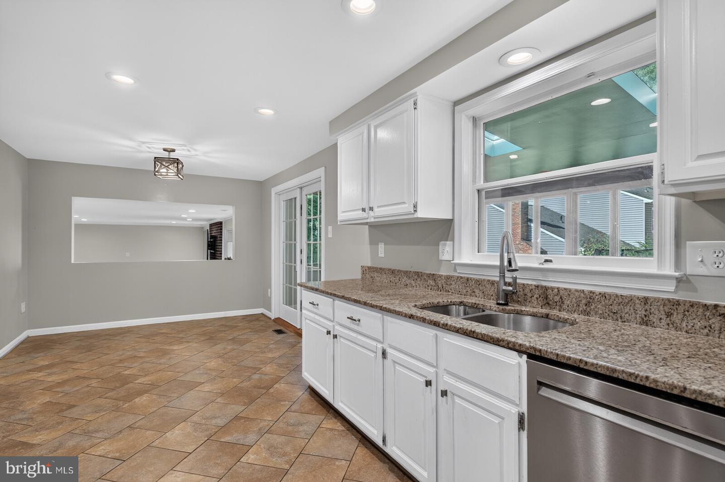 10914 Shadow Ln Property Photo 13