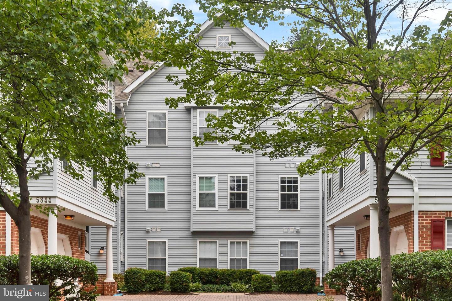 5844 WYNDHAM CIR #303 Property Photo 1