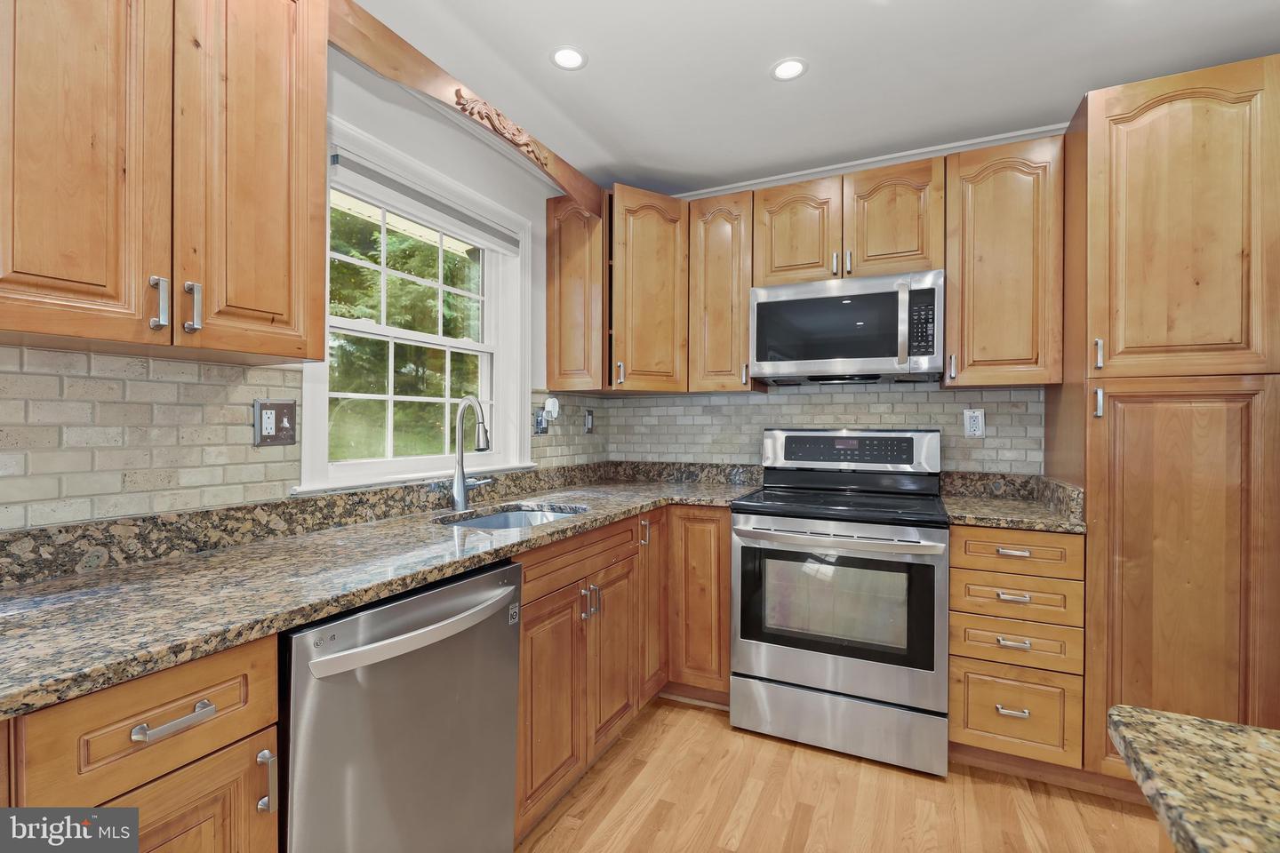 8533 High Ridge Rd Property Photo 4