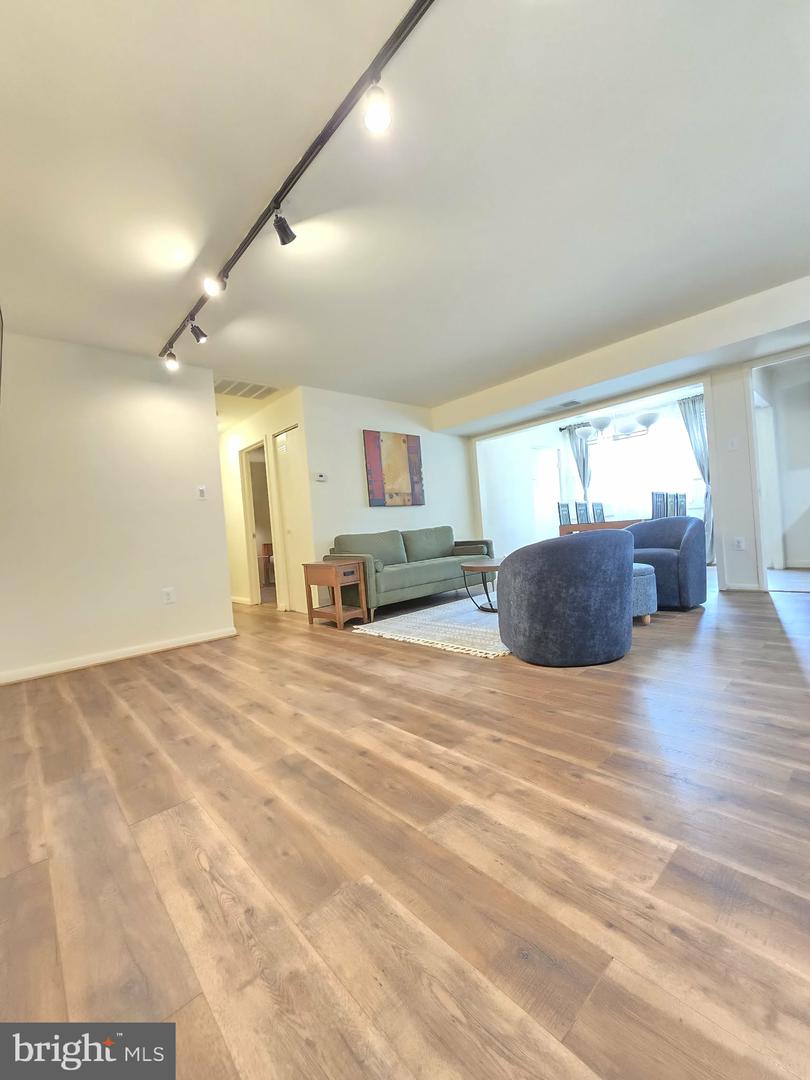 9645 Whiteacre Rd #a-2 Property Photo 4