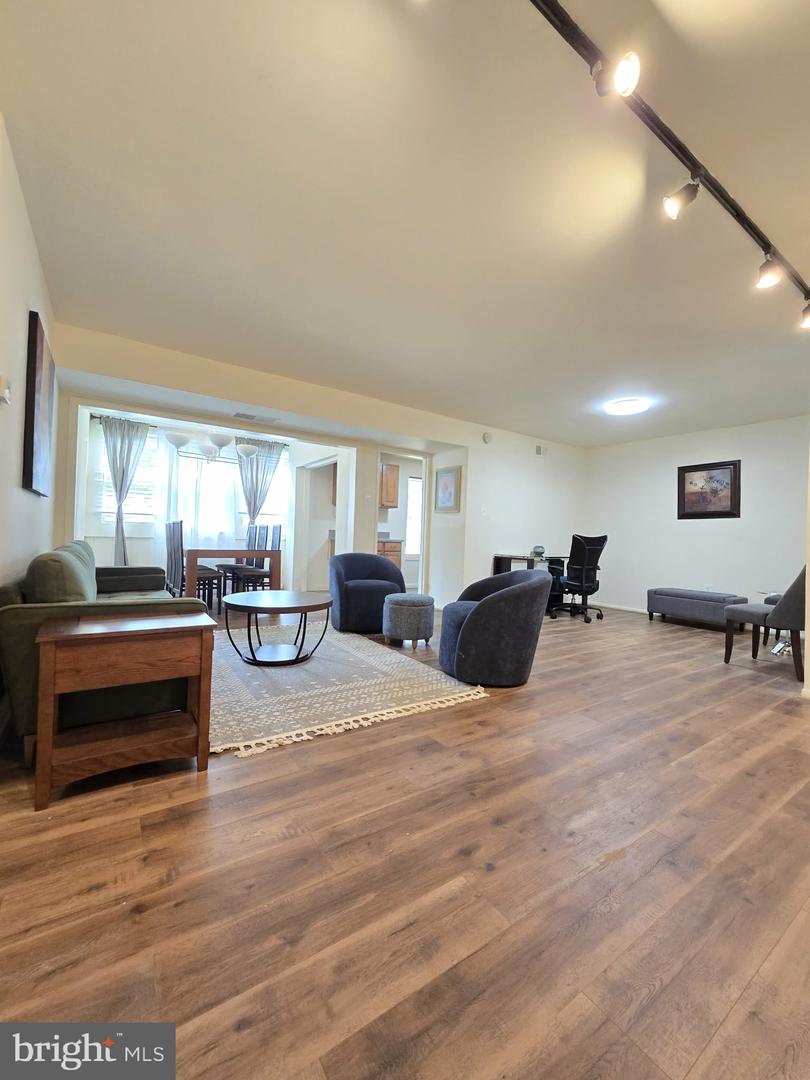 9645 Whiteacre Rd #a-2 Property Photo 6