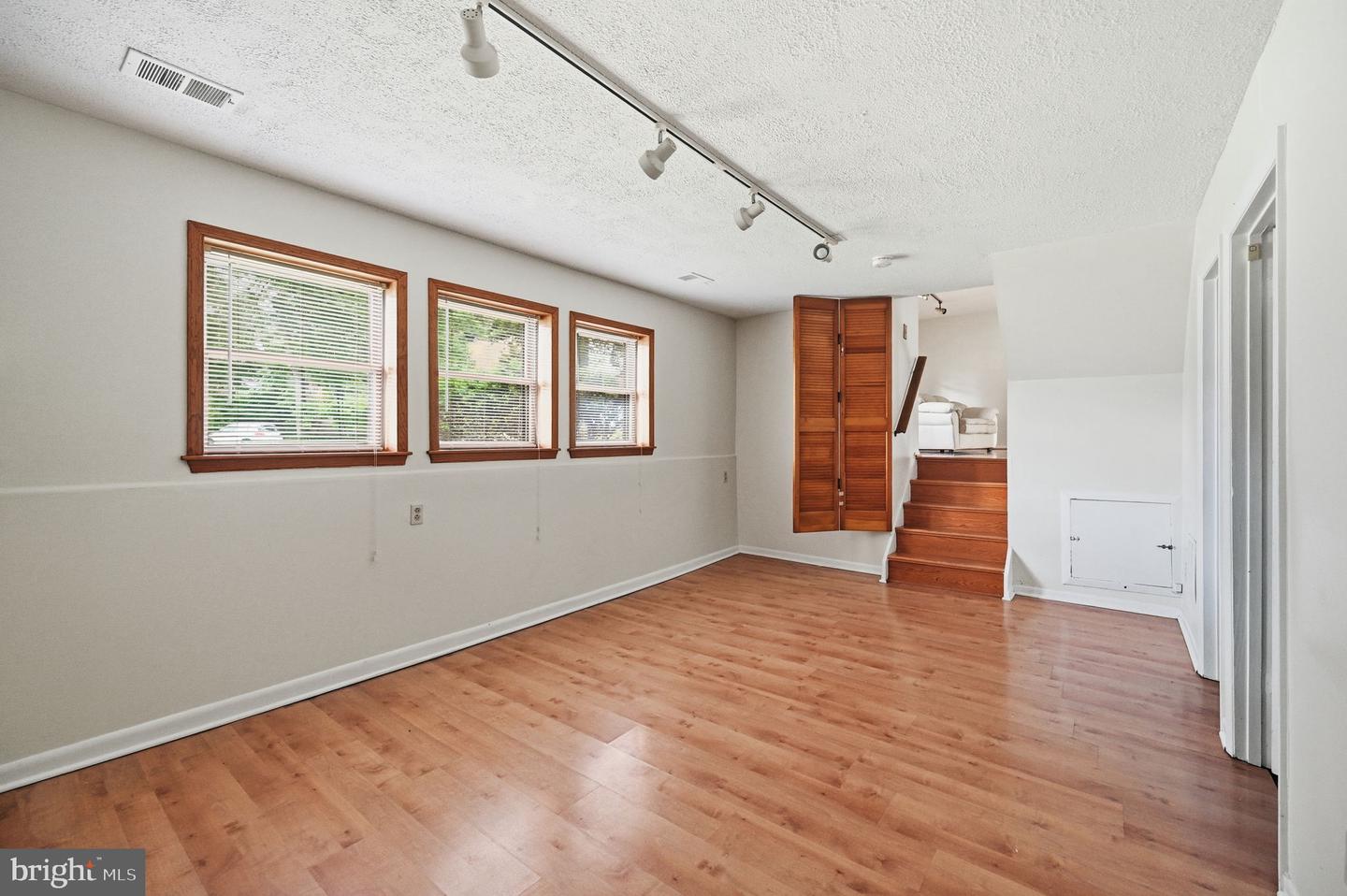 6251 Parallel Ln Property Photo 5
