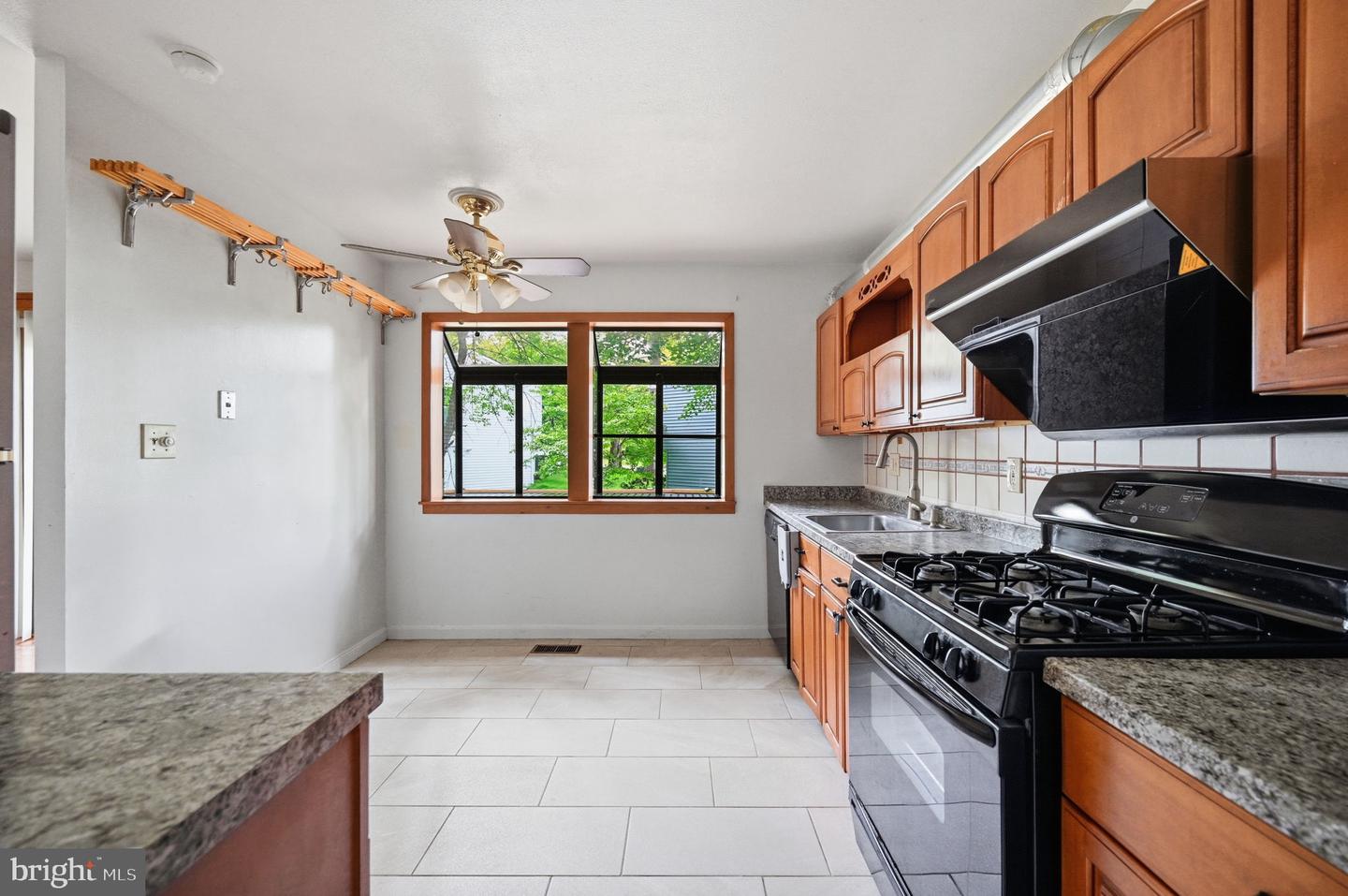 6251 Parallel Ln Property Photo 8