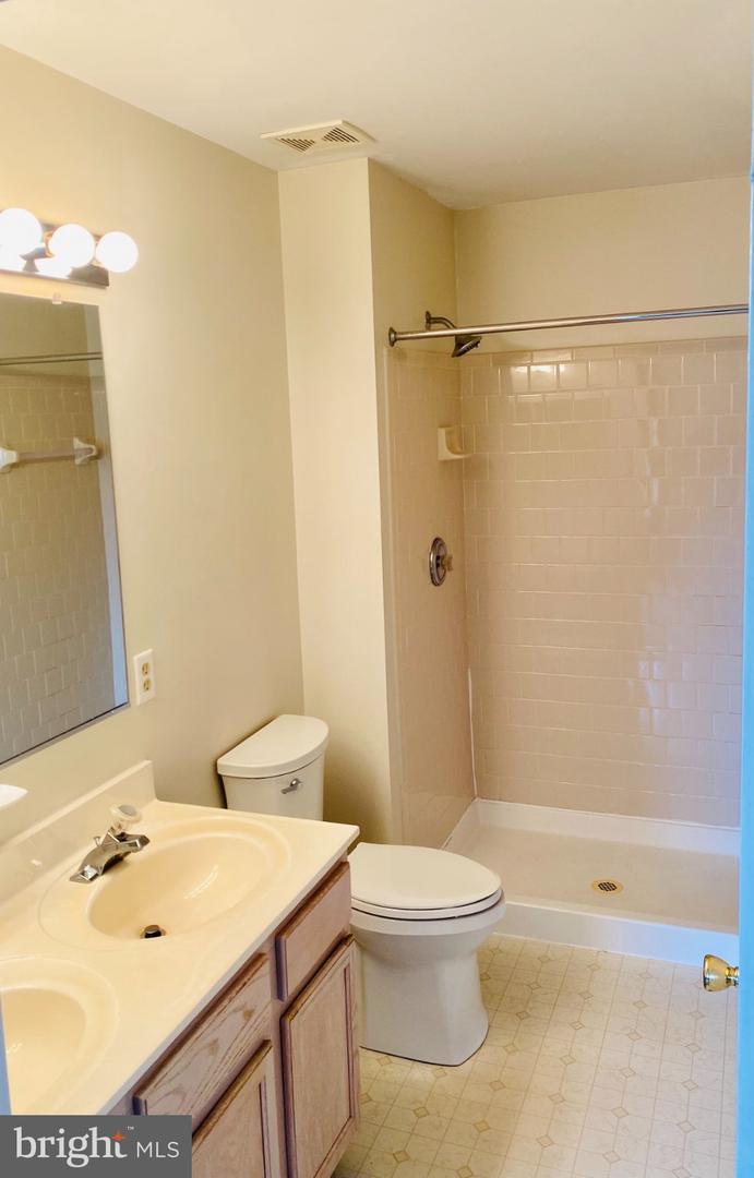 8825 Goose Landing Cir #8825 Property Photo 16
