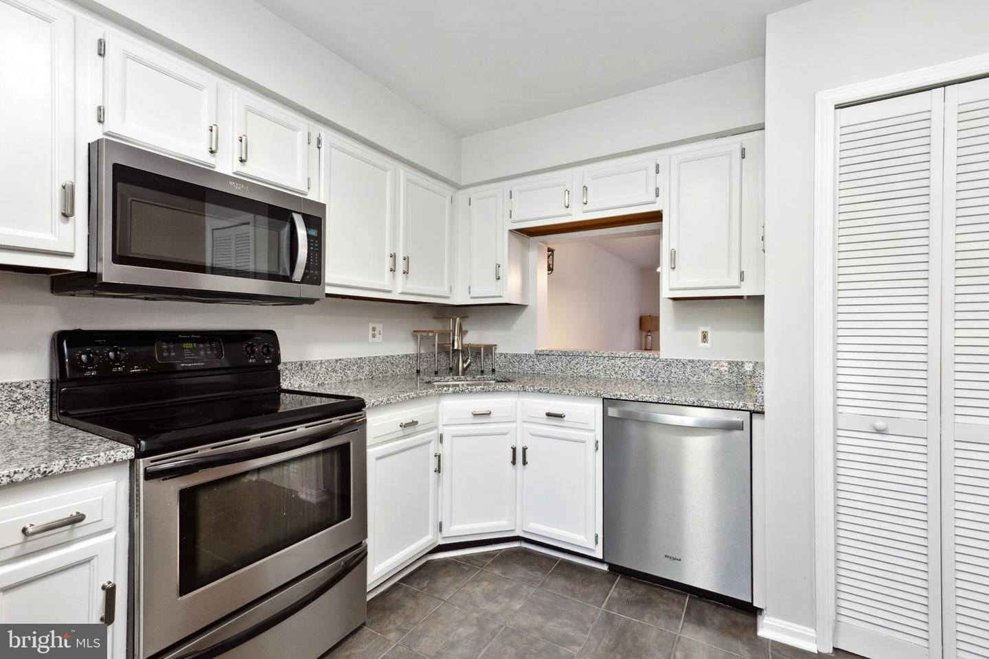 9525 Clocktower Ln Property Photo 5