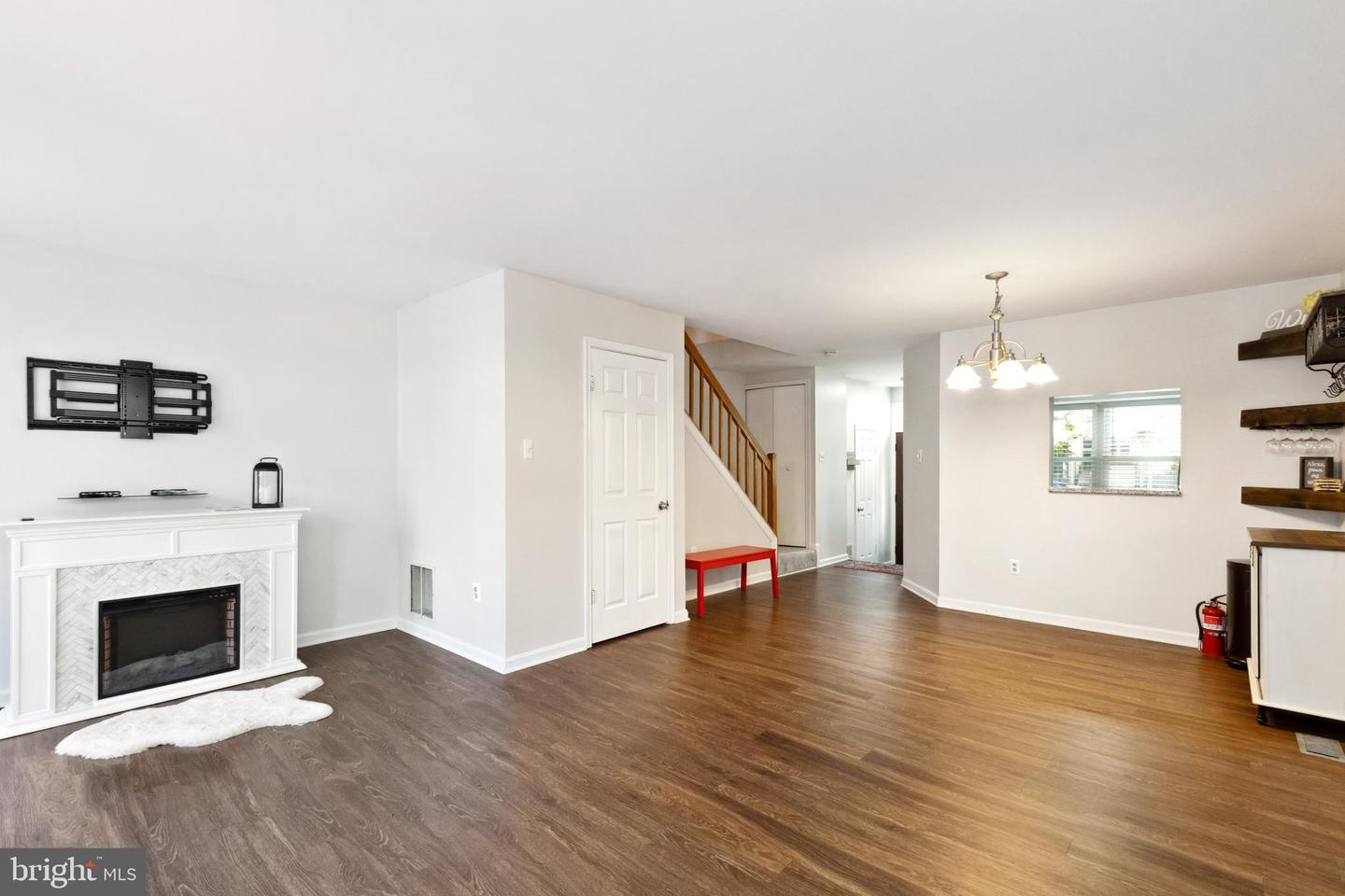 9525 Clocktower Ln Property Photo 7