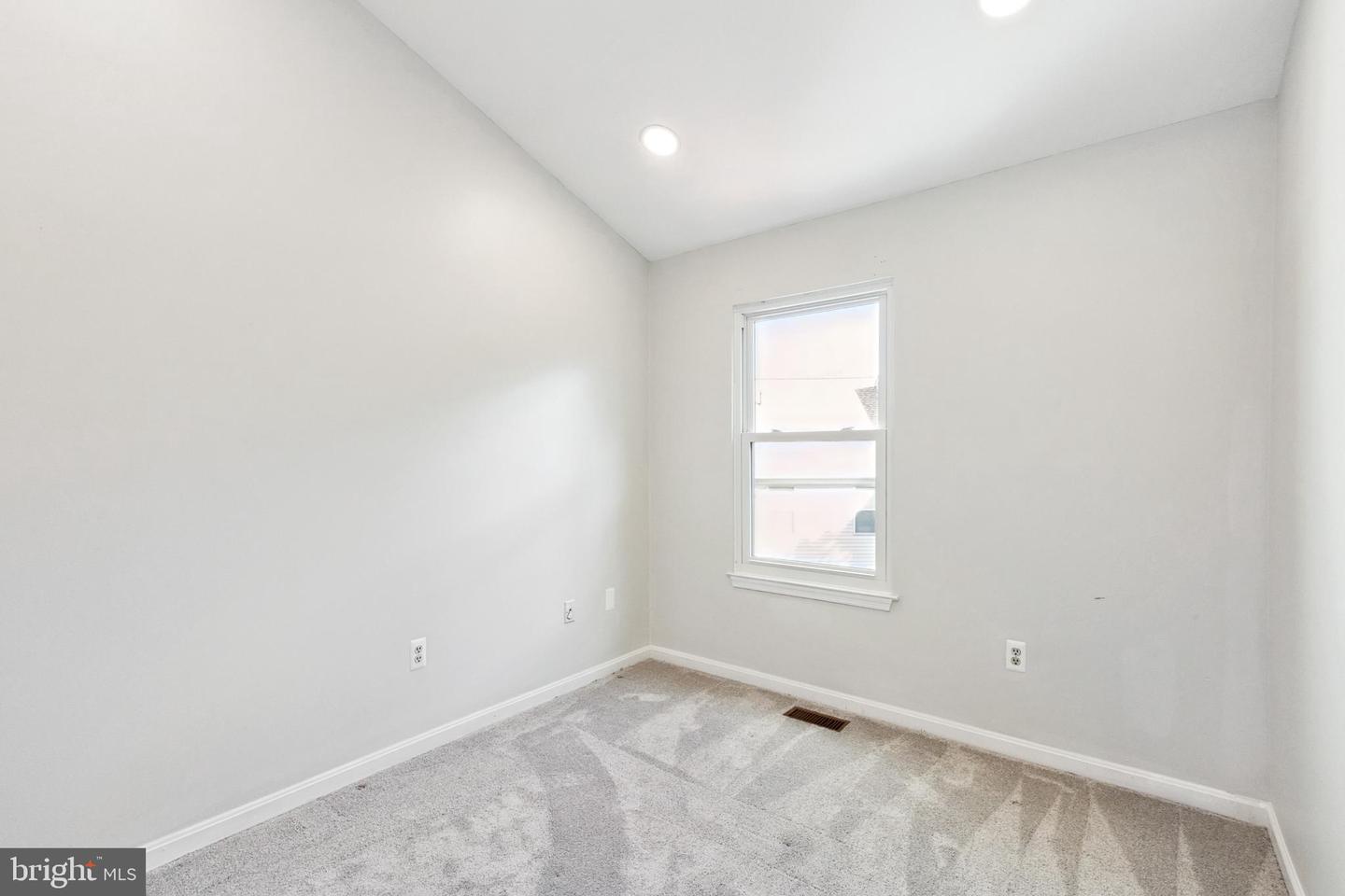 9525 Clocktower Ln Property Photo 14
