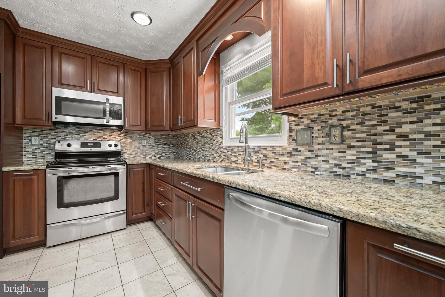 8209 Mossy Stone Ct Property Photo 10