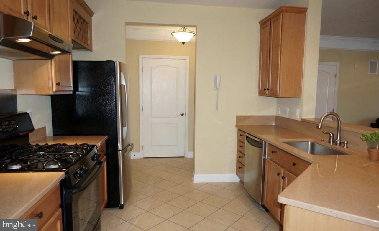 5801 Clipper Ln #205 Property Photo 5