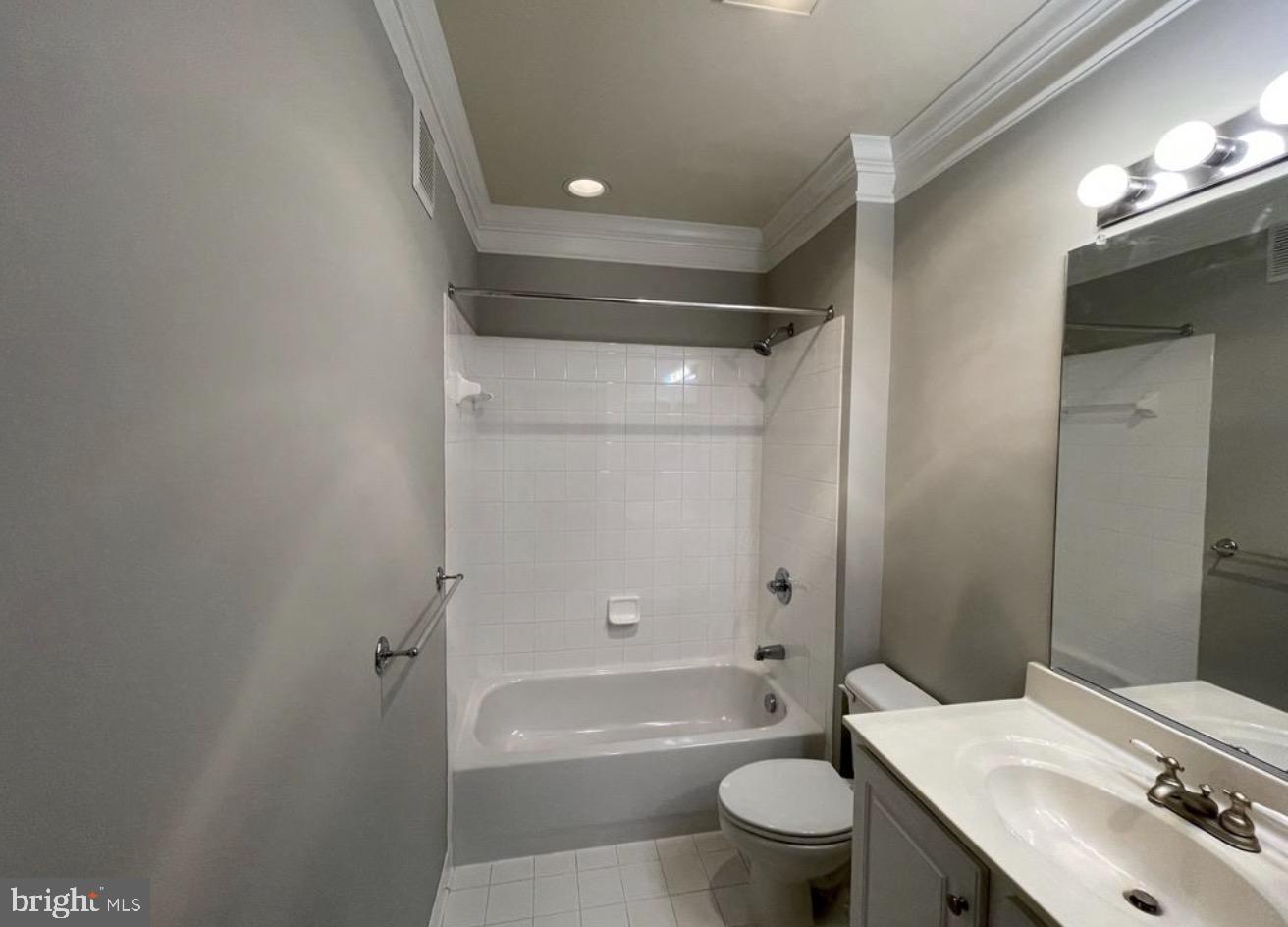 5801 Clipper Ln #205 Property Photo 11