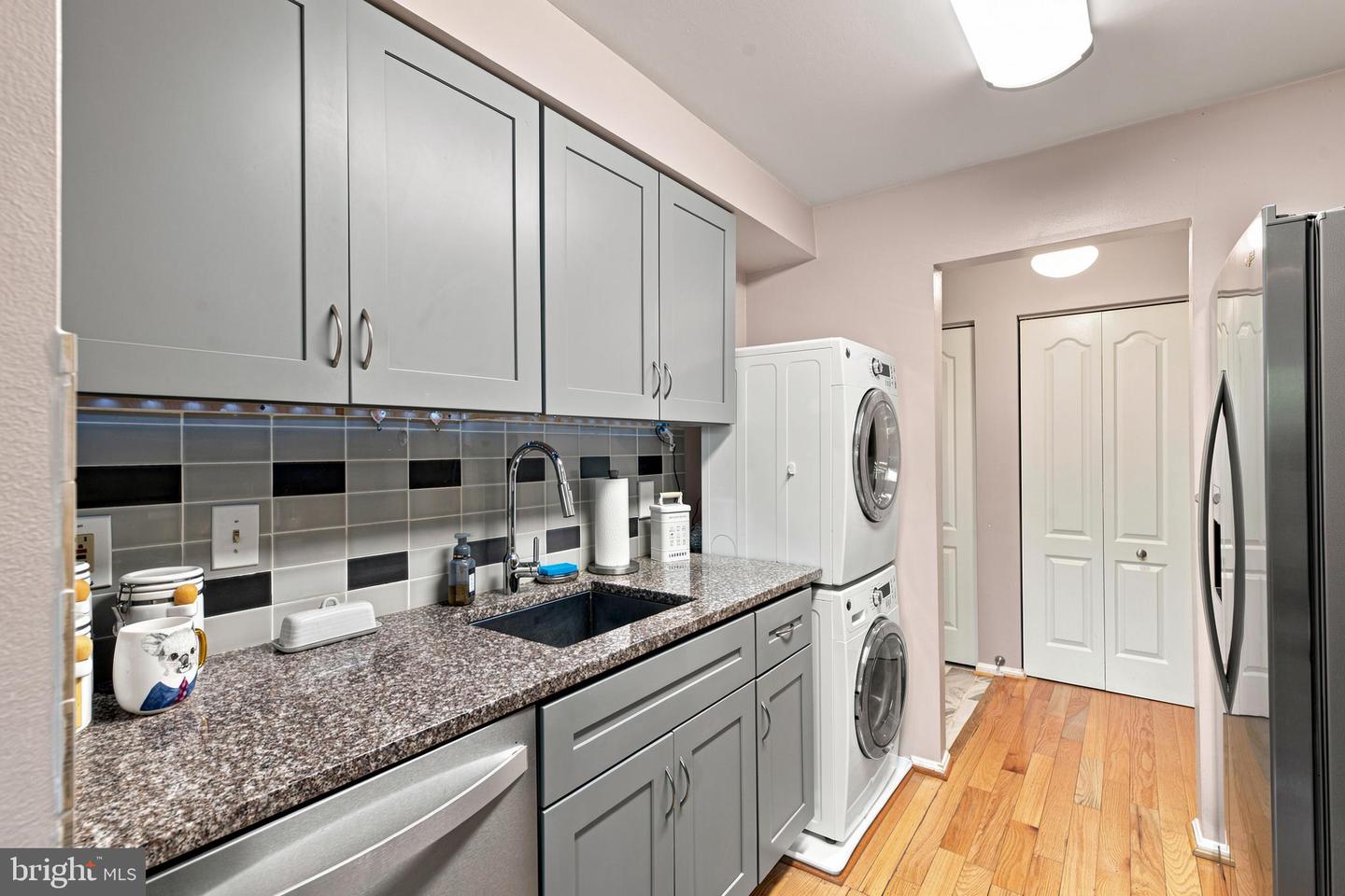 8555 Falls Run Rd #h Property Photo 18