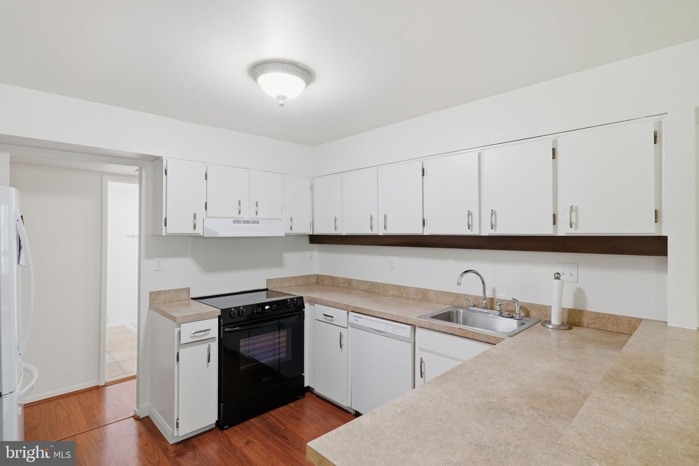5647 Harpers Farm Rd #f Property Photo 3