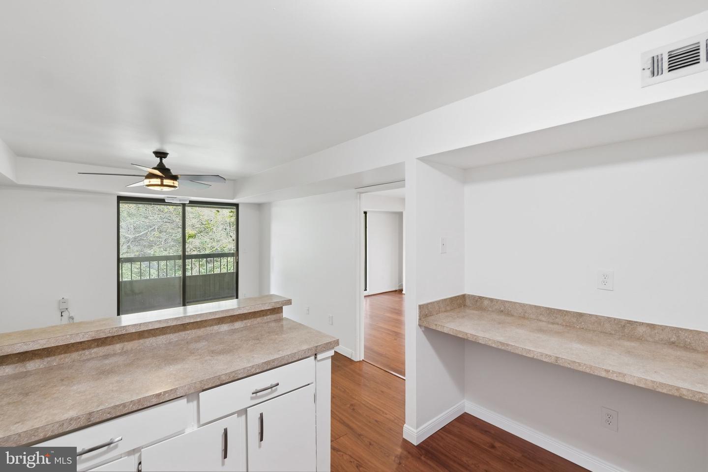 5647 Harpers Farm Rd #f Property Photo 4