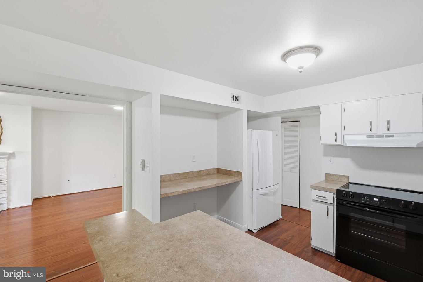 5647 Harpers Farm Rd #f Property Photo 5