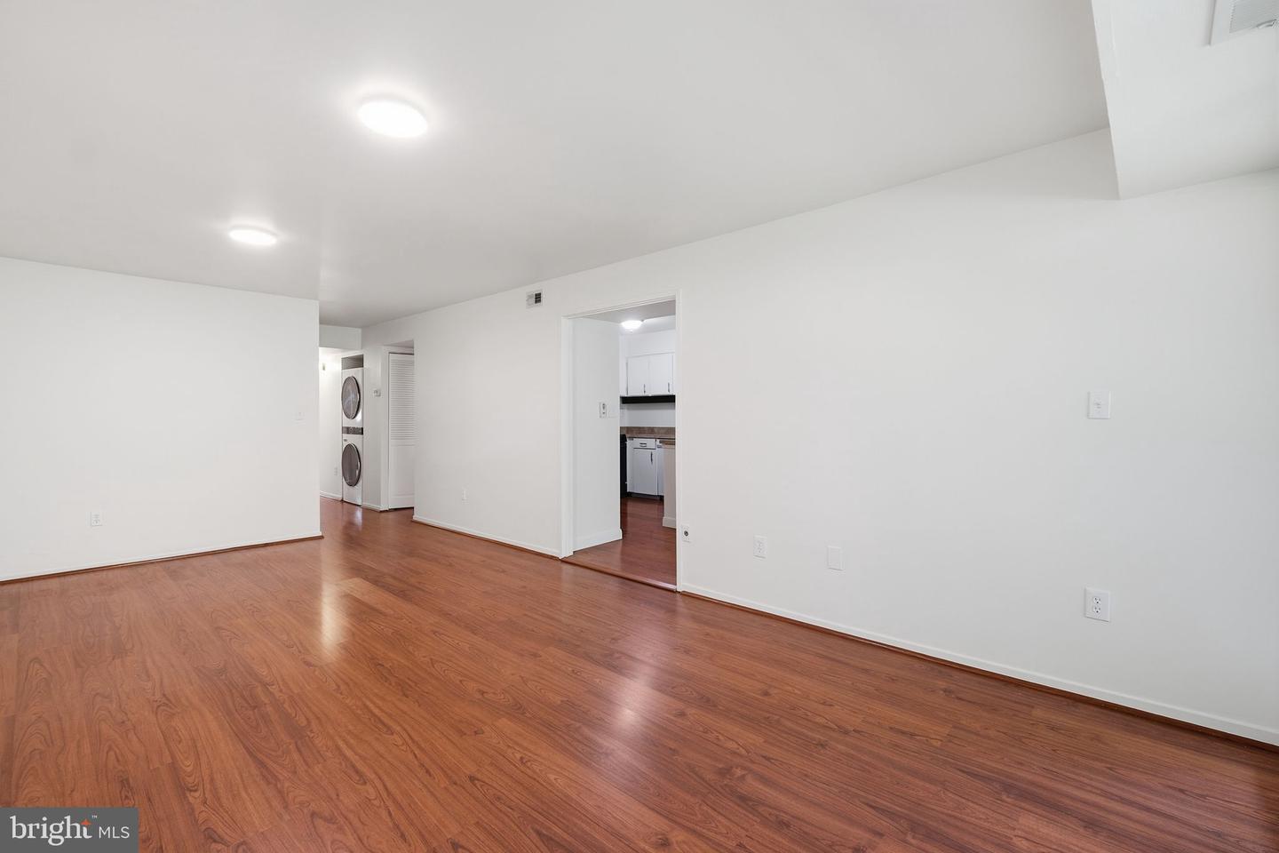 5647 Harpers Farm Rd #f Property Photo 11