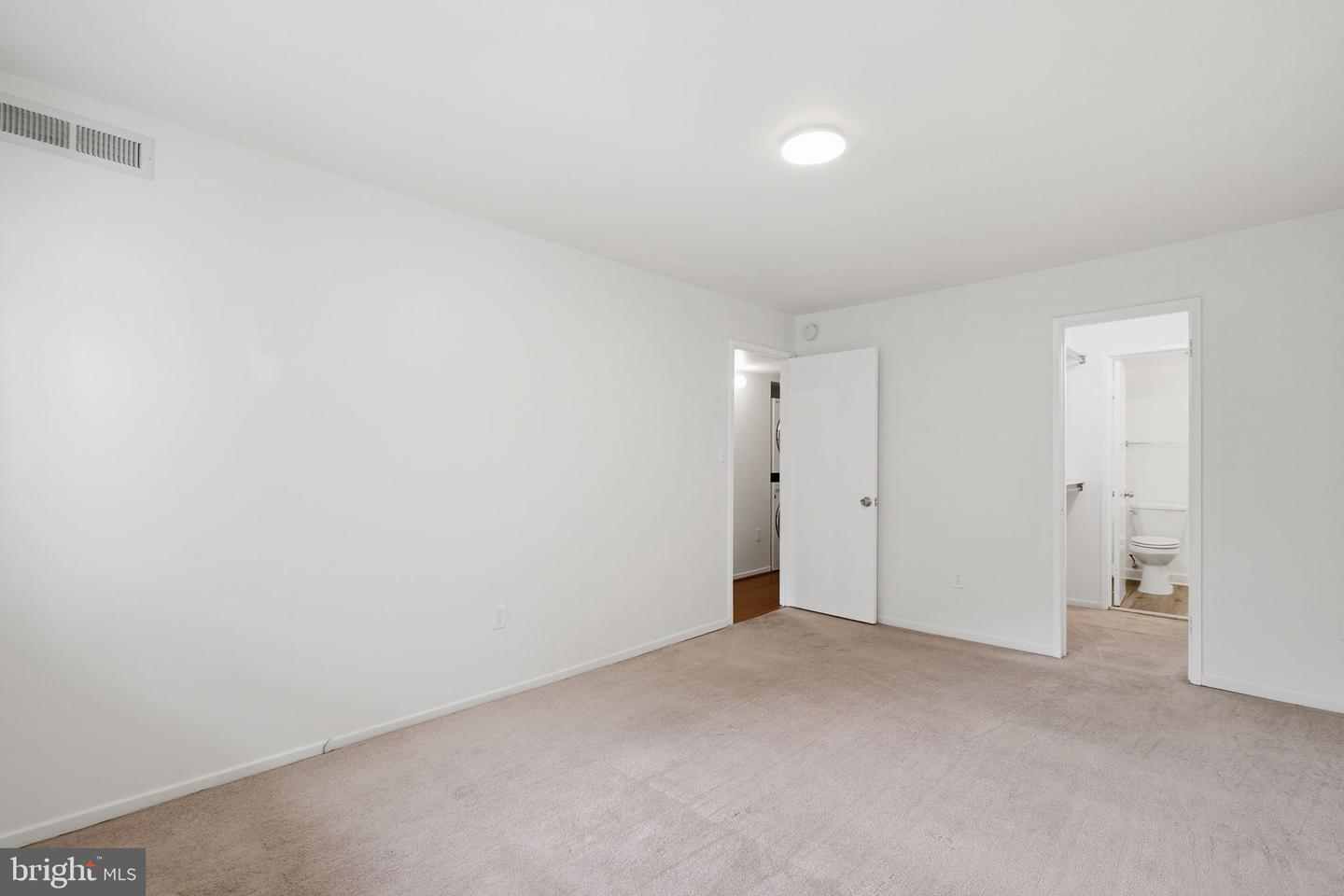 5647 Harpers Farm Rd #f Property Photo 15
