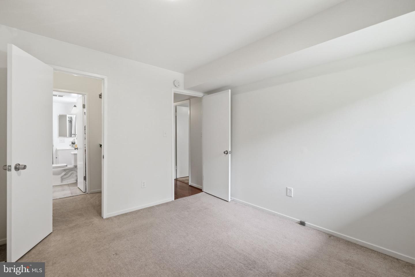 5647 Harpers Farm Rd #f Property Photo 20