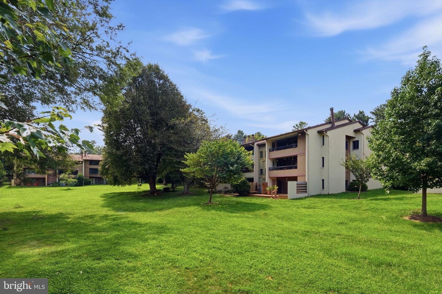 5647 Harpers Farm Rd #f Property Photo 32