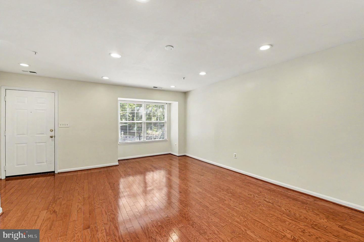 8922 Mallard Ct Property Photo 4