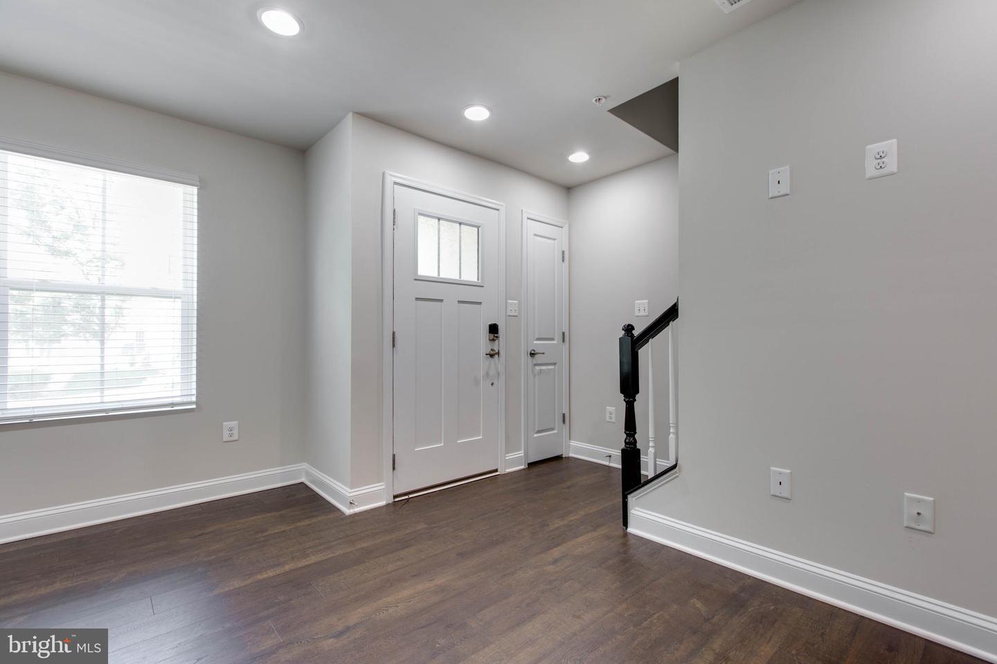 7110 Druce Way Property Photo 5