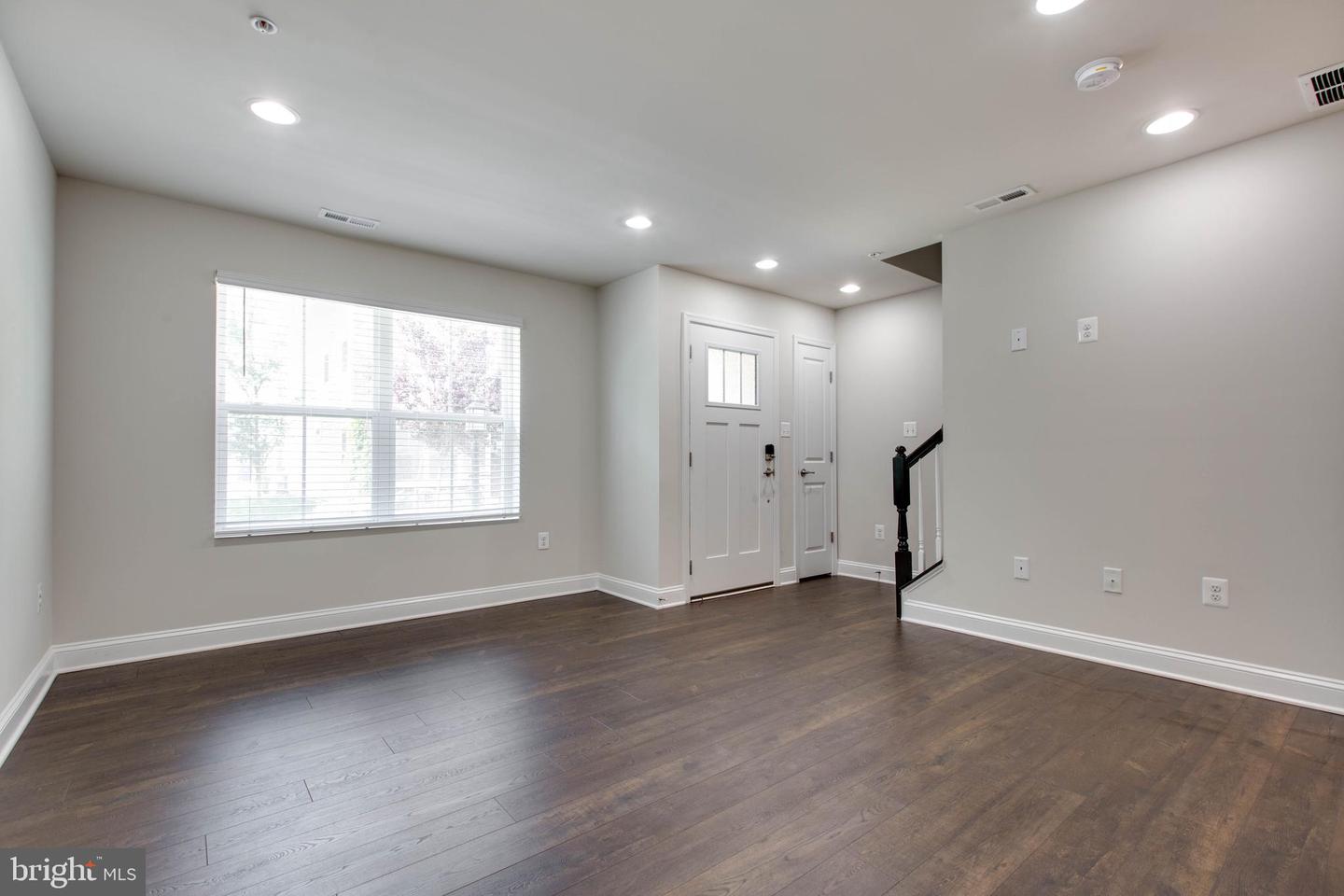 7110 Druce Way Property Photo 6