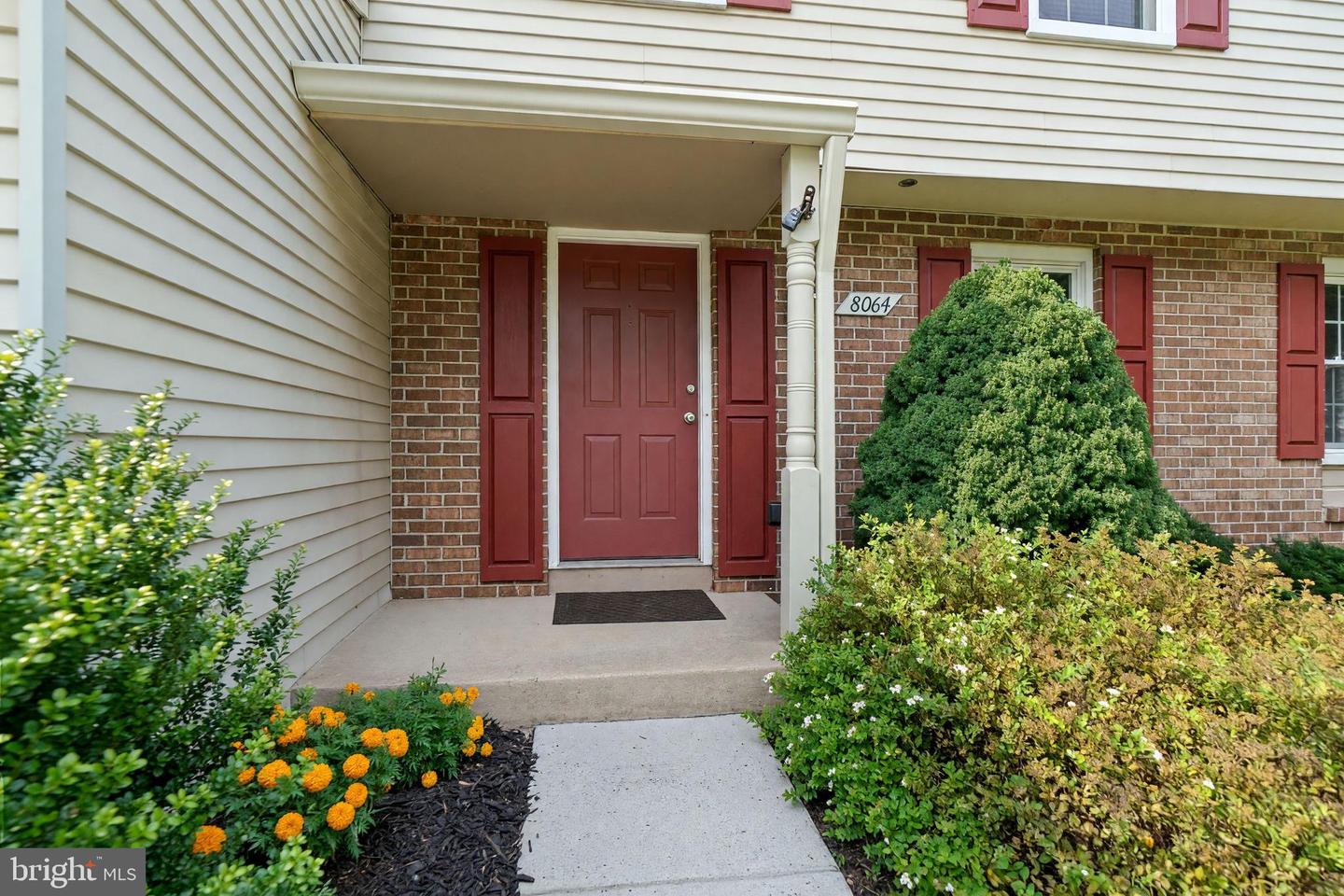 8064 Red Jacket Way Property Photo 3