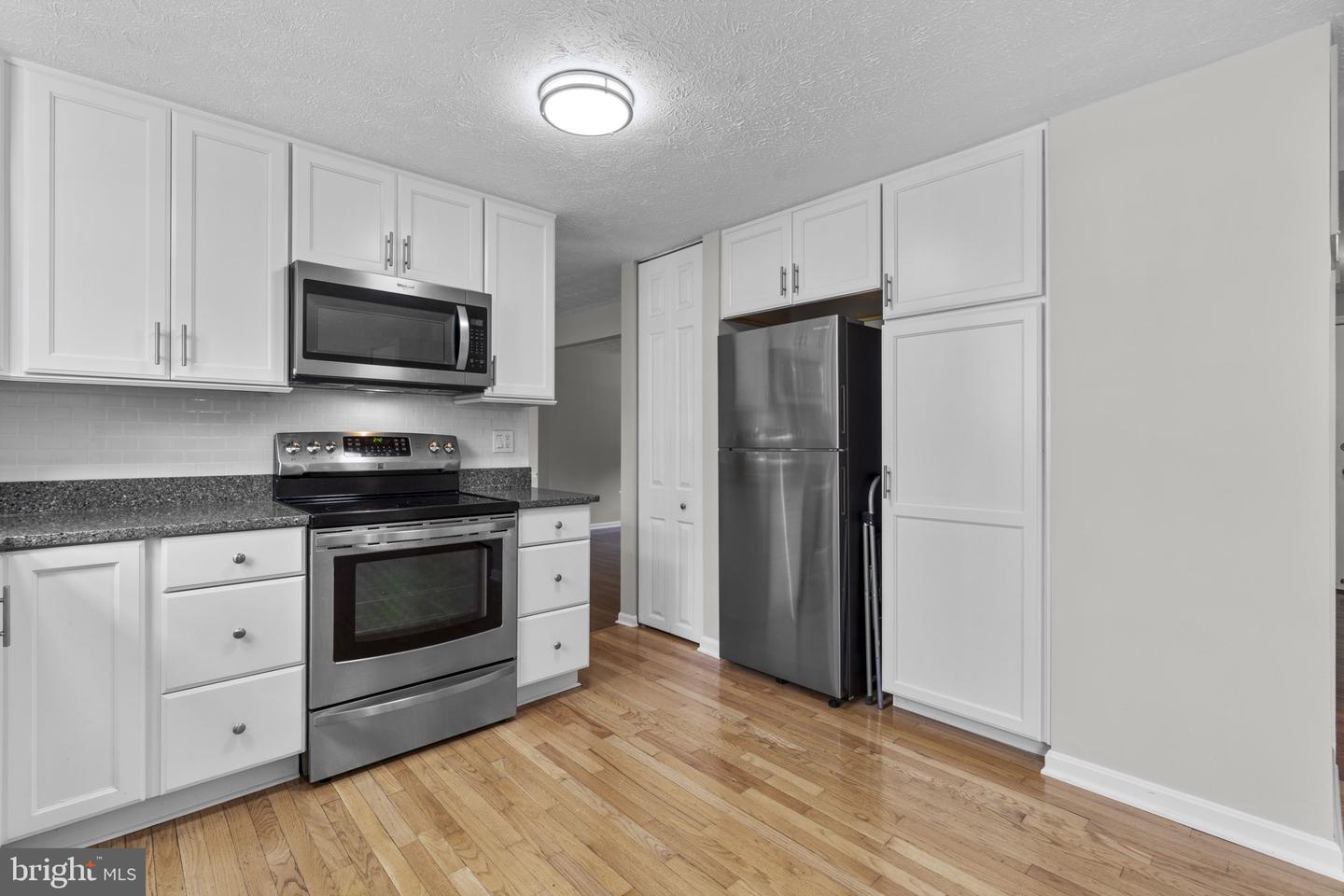 8064 Red Jacket Way Property Photo 11