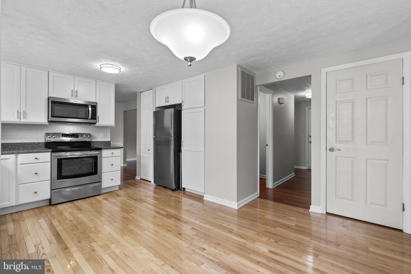 8064 Red Jacket Way Property Photo 14