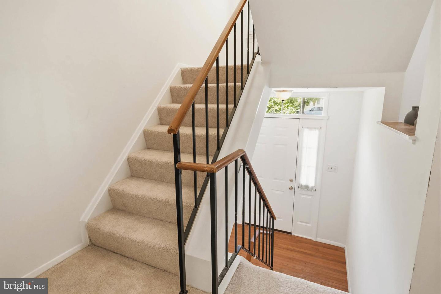 8112 Wooded Glen Ct Property Photo 3