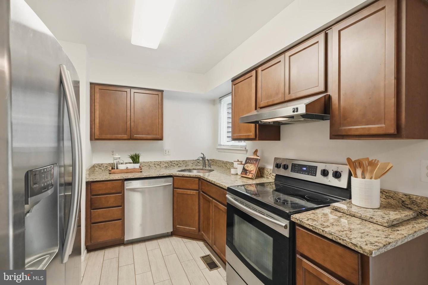 8112 Wooded Glen Ct Property Photo 10