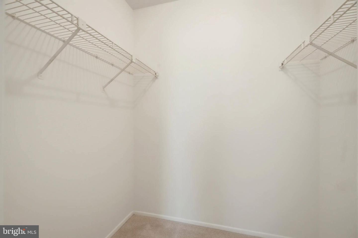 8112 Wooded Glen Ct Property Photo 16