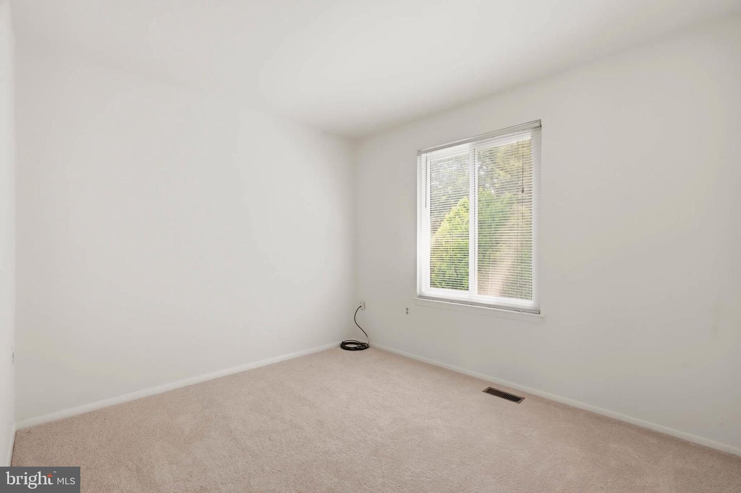 8112 Wooded Glen Ct Property Photo 18