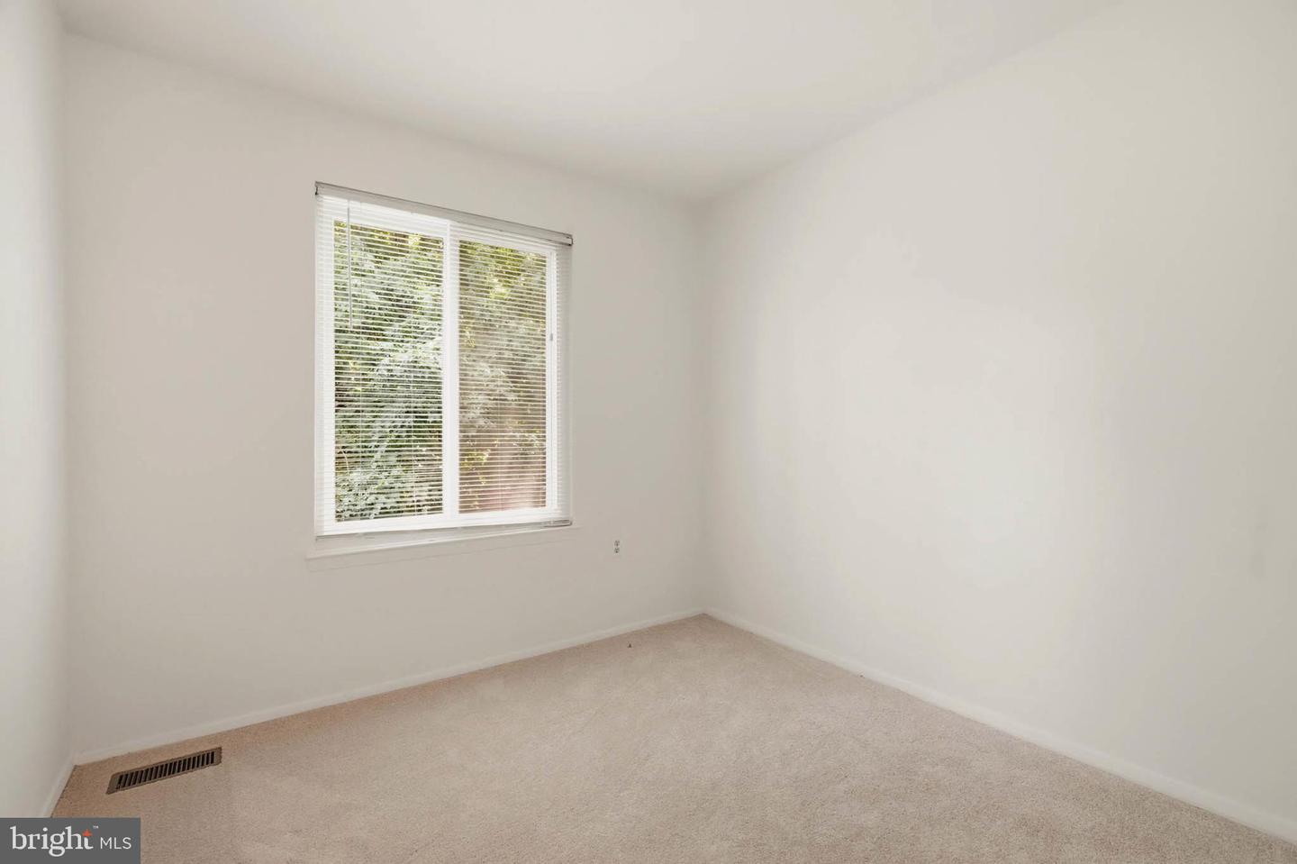 8112 Wooded Glen Ct Property Photo 20