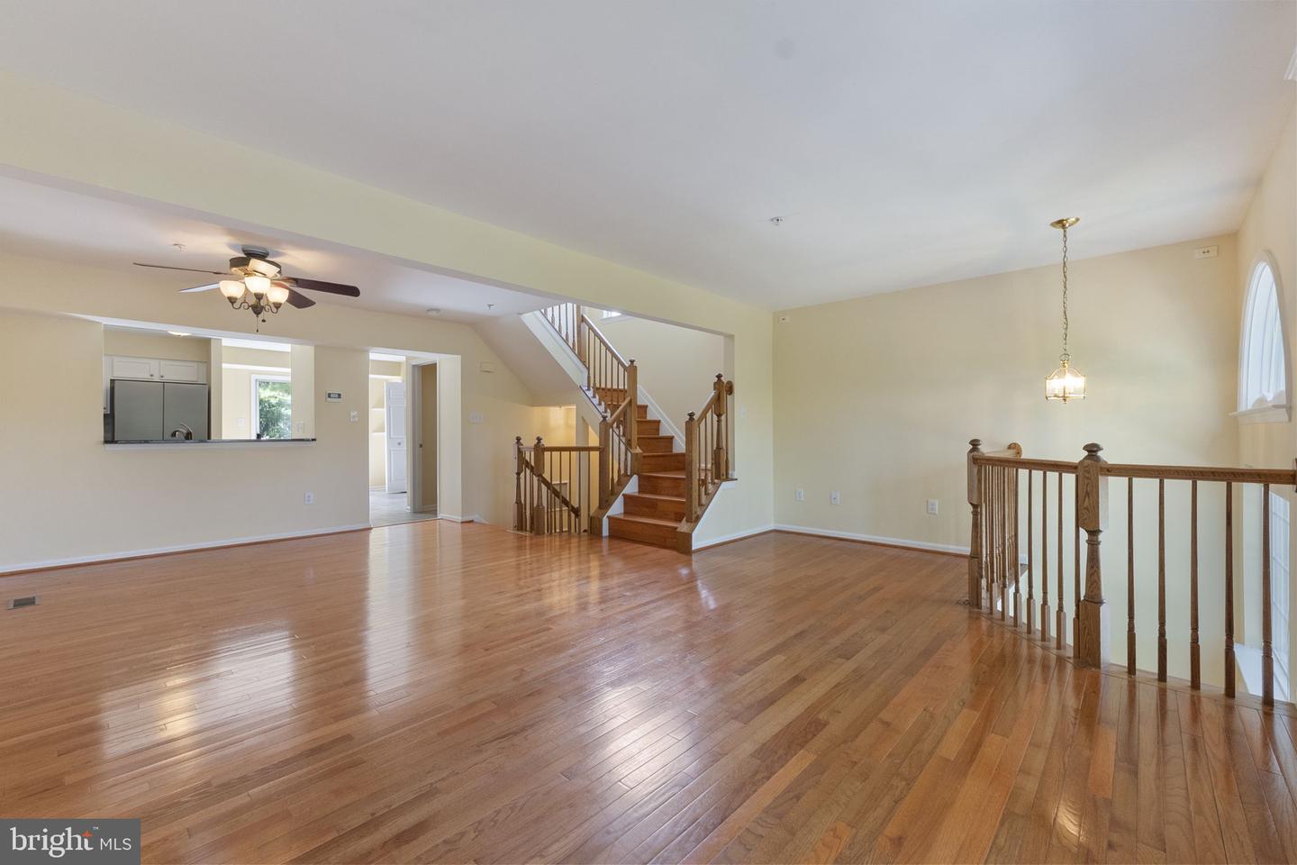6400 Frothingham Ct Property Photo 8