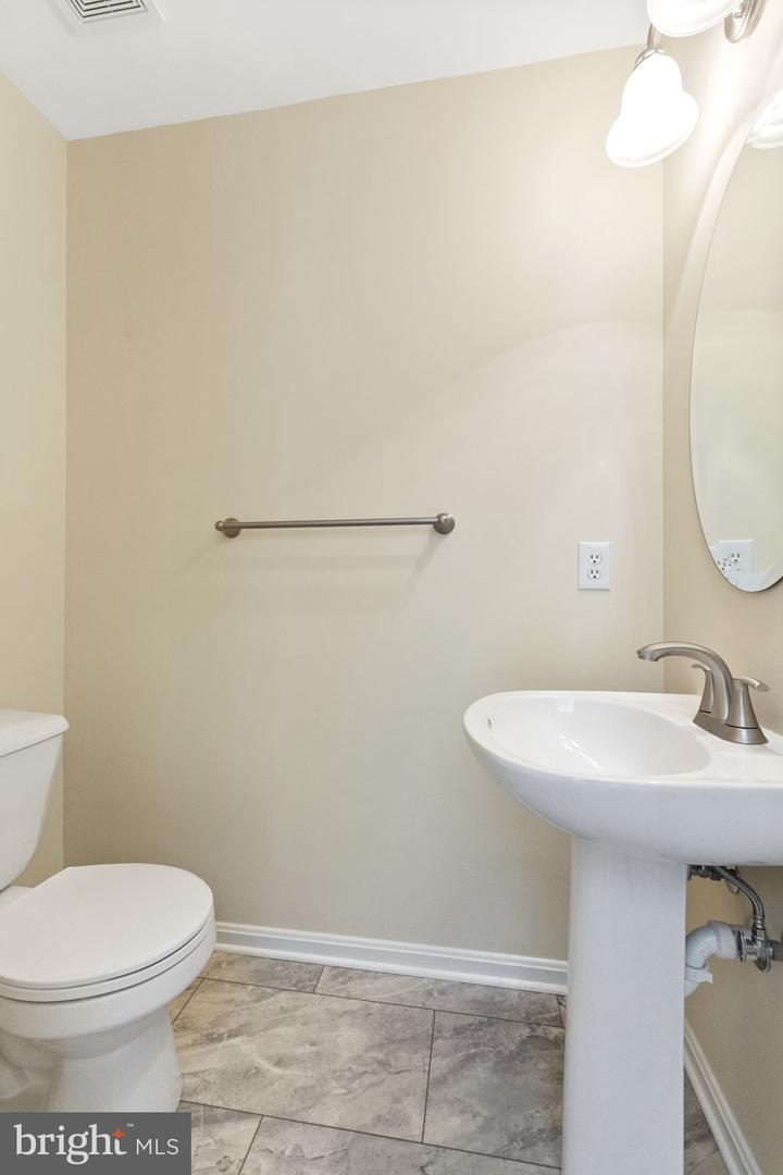6400 Frothingham Ct Property Photo 9