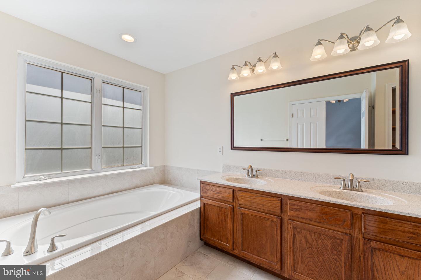 6400 Frothingham Ct Property Photo 20