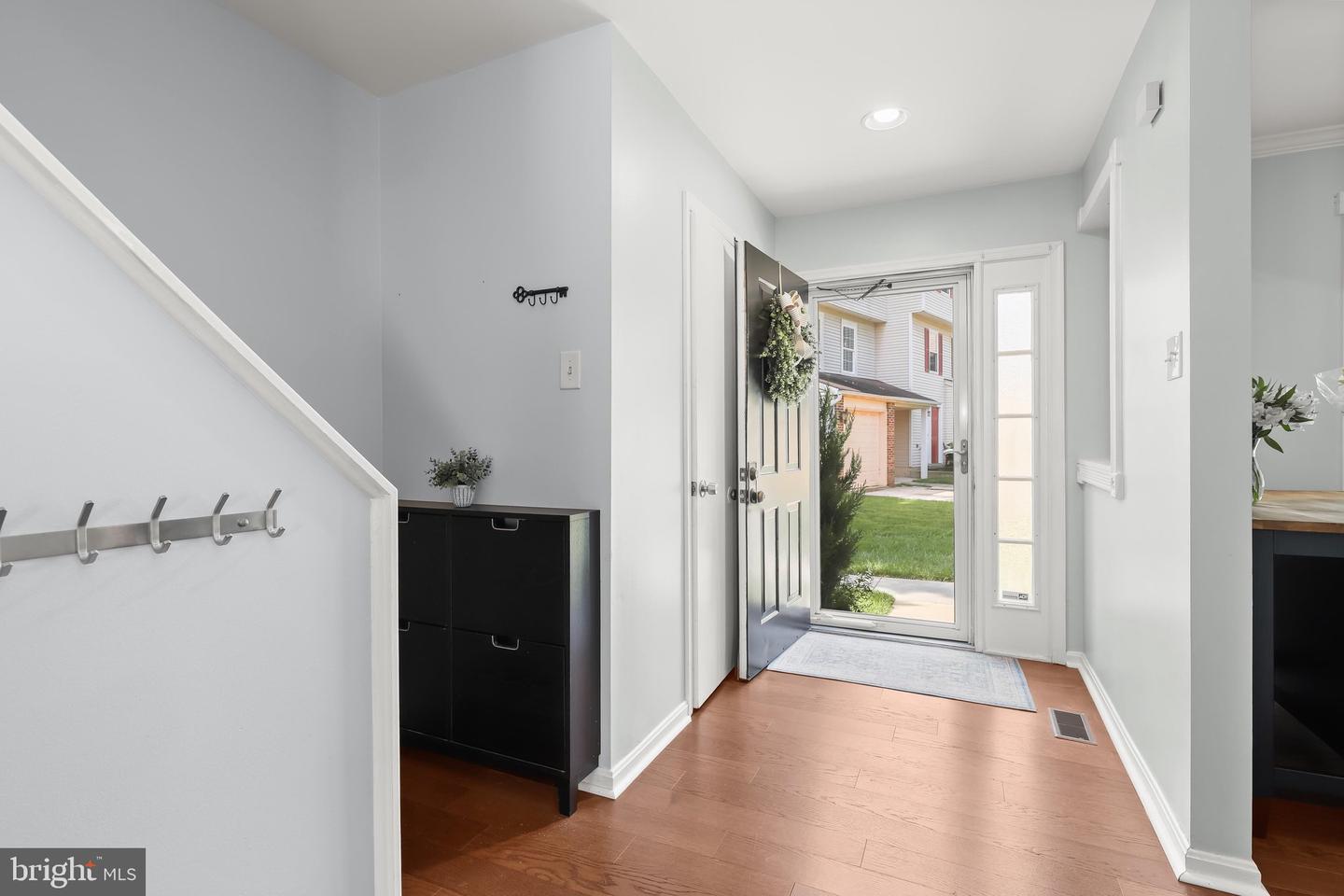 4764 Hallowed Strm Property Photo 8