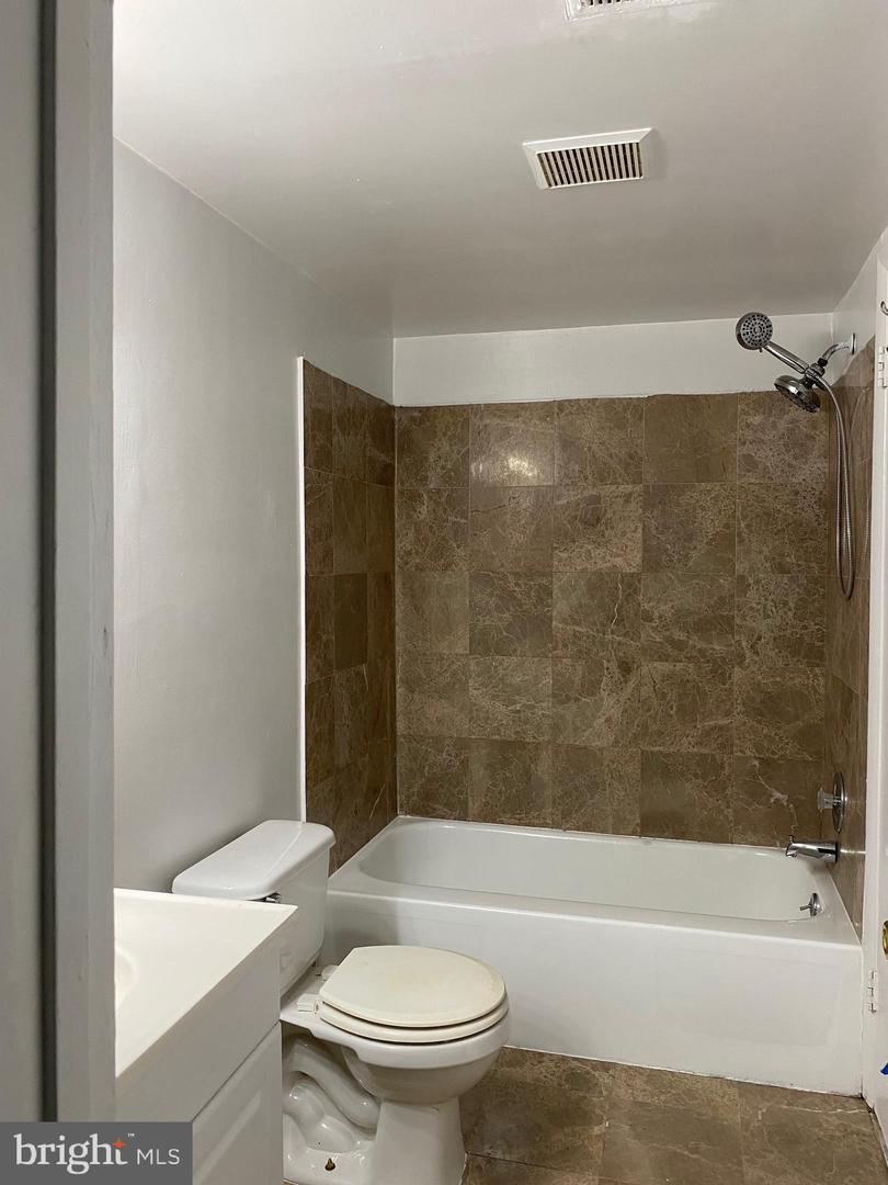 8865 Rollright Ct #h Property Photo 3