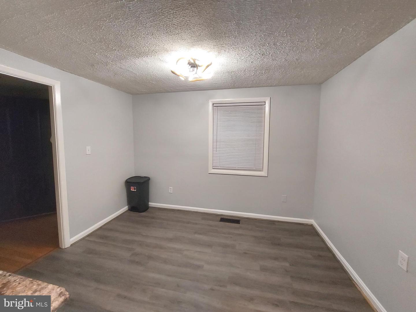 5449 Endicott Ln Property Photo 3