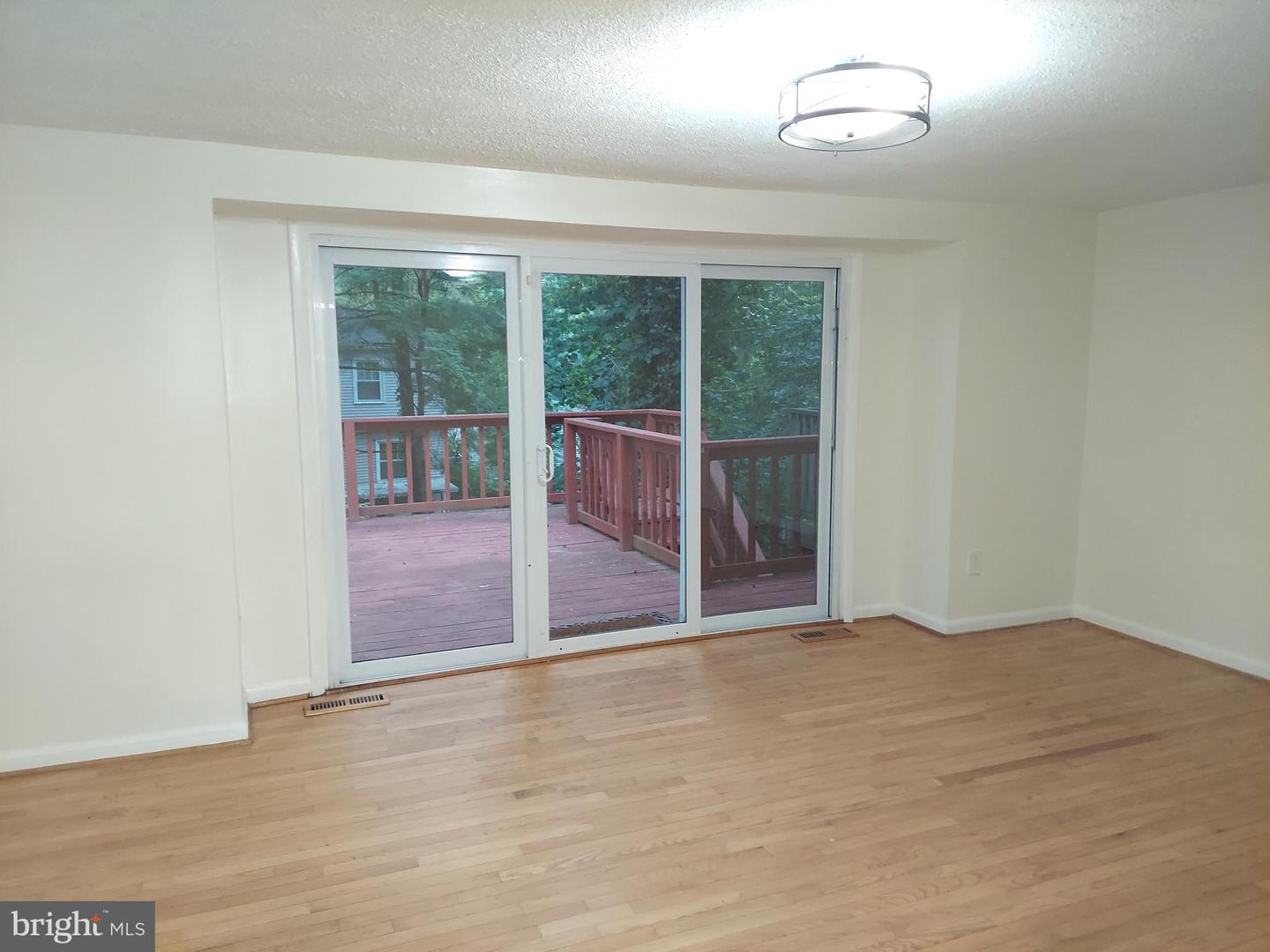 5449 Endicott Ln Property Photo 8