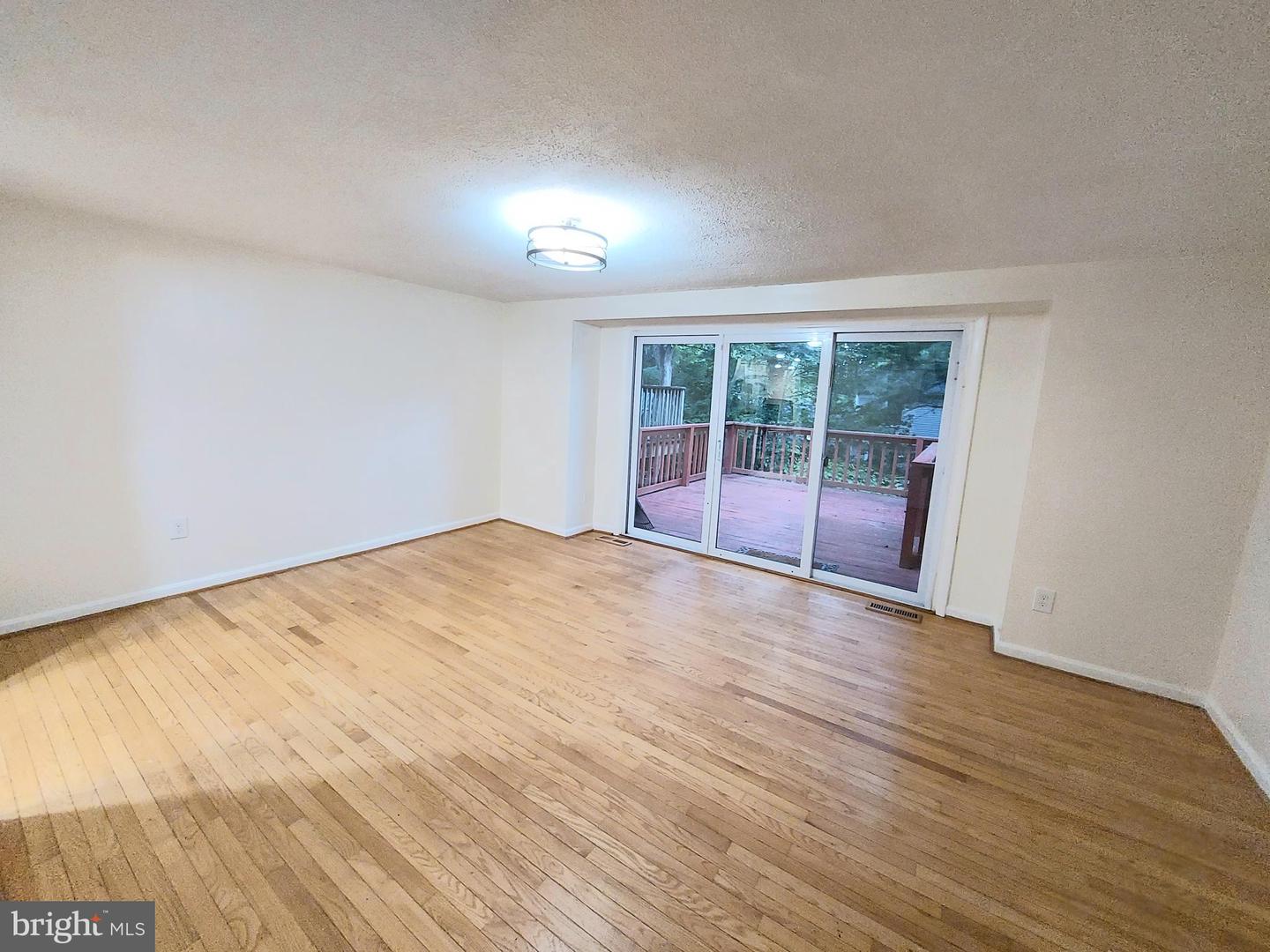 5449 Endicott Ln Property Photo 10