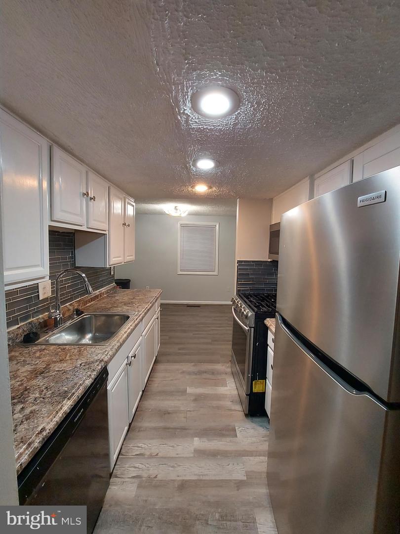 5449 Endicott Ln Property Photo 14
