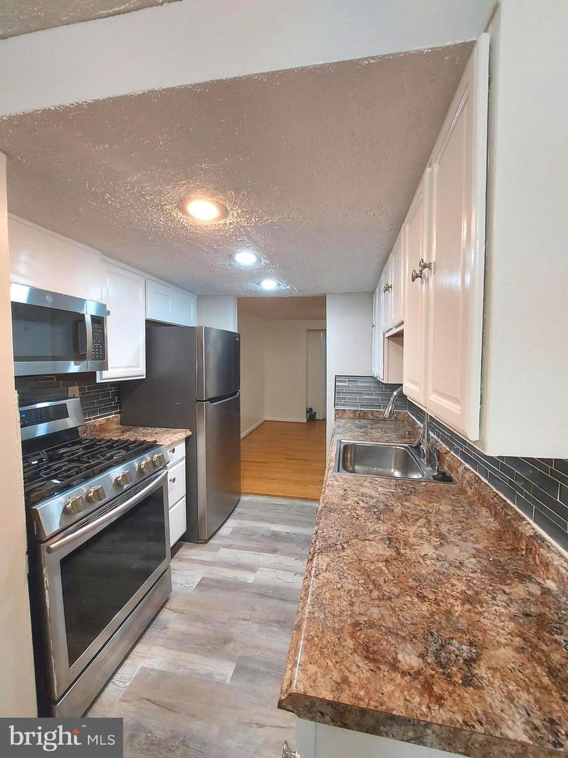 5449 Endicott Ln Property Photo 16