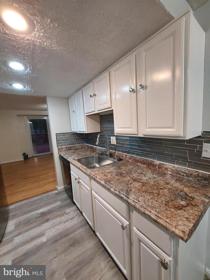 5449 Endicott Ln Property Photo 19
