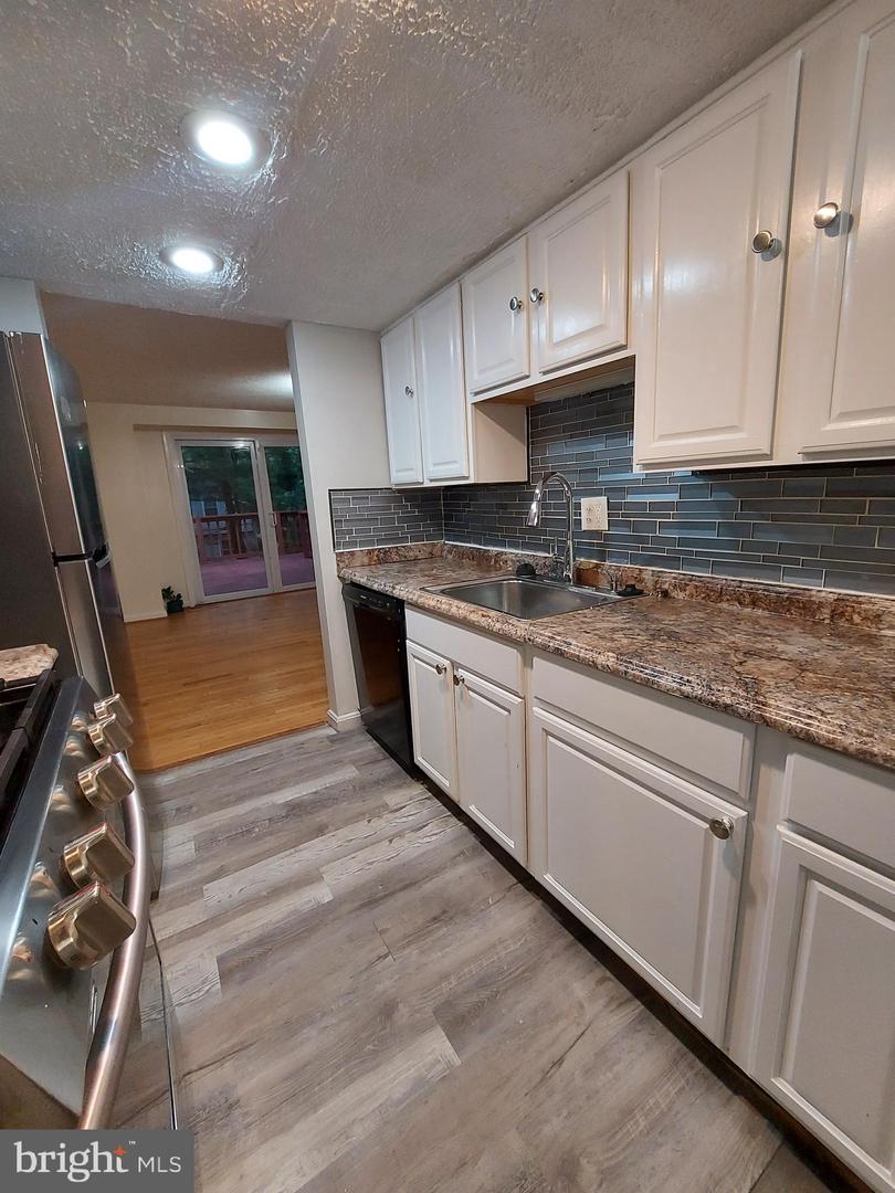 5449 Endicott Ln Property Photo 21