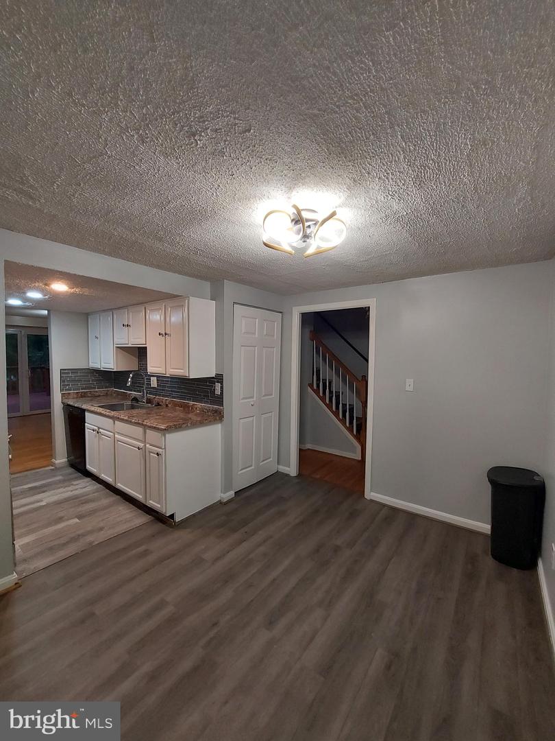 5449 Endicott Ln Property Photo 24