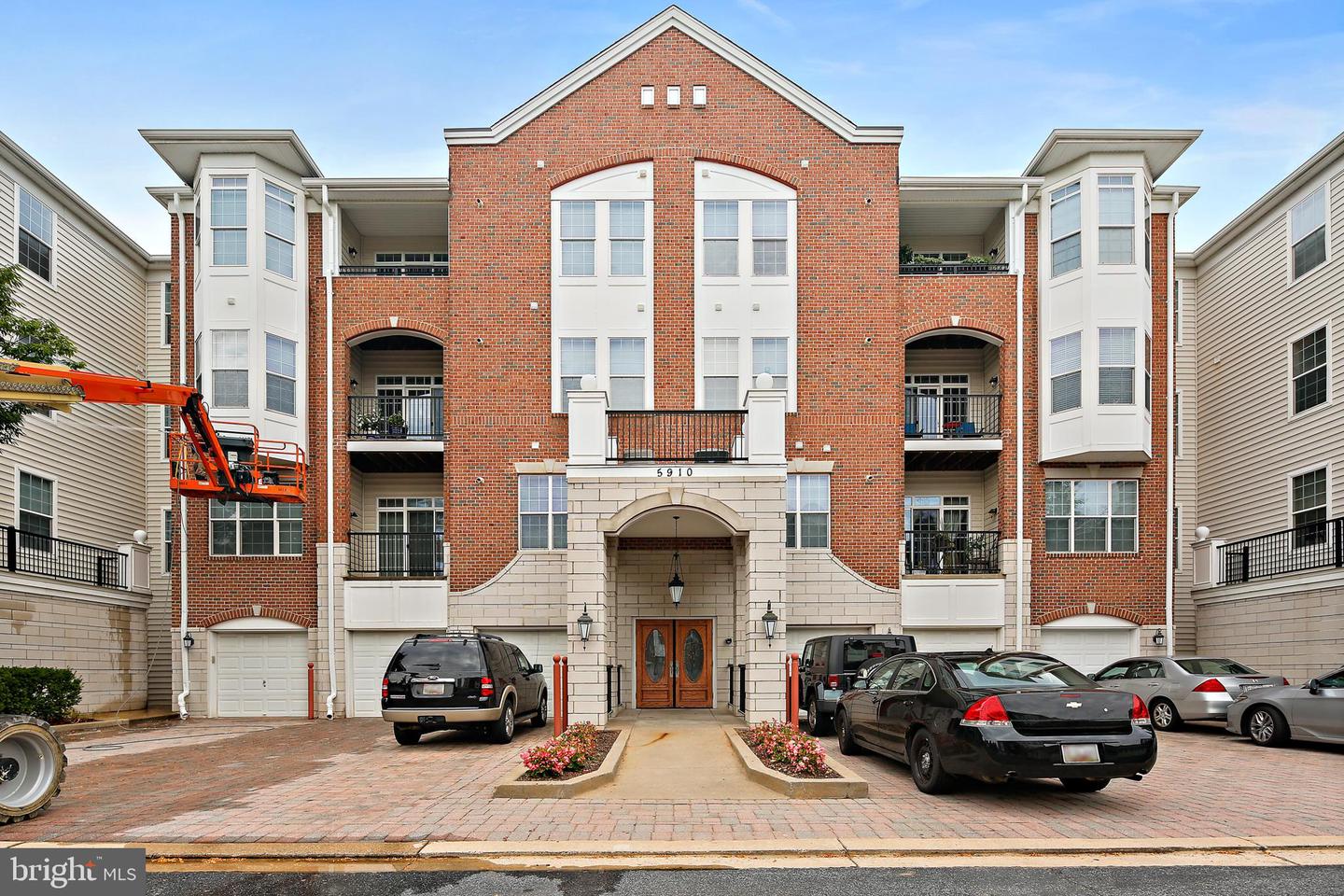 5910 Great Star Dr #105 Property Photo 1