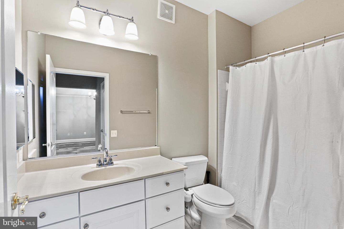 5910 Great Star Dr #105 Property Photo 8