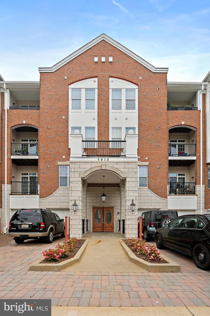 5910 Great Star Dr #105 Property Photo 16